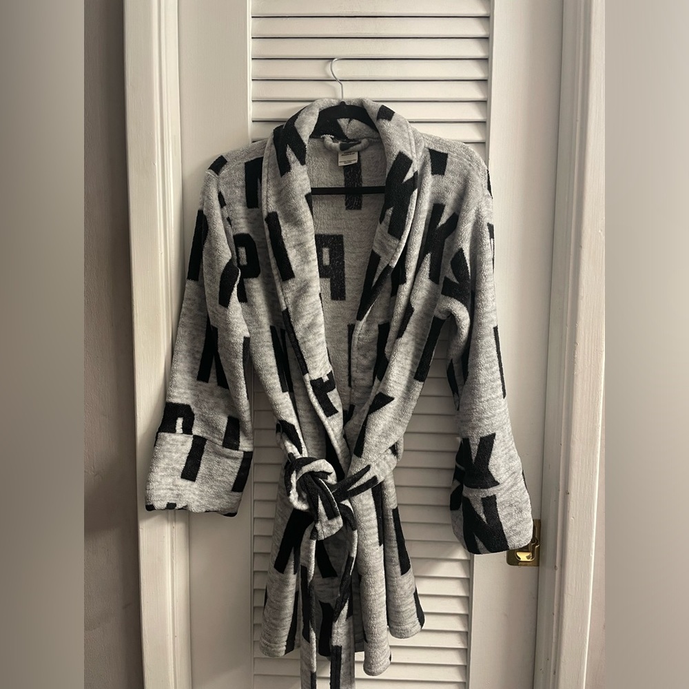 Pink By Victoria’s Secret Vintage Ultra Plush Grey/Blk Robe Size XS/S-EUC